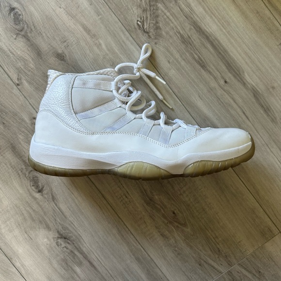 WHITE RETRO JORDAN 11 - Picture 2 of 12